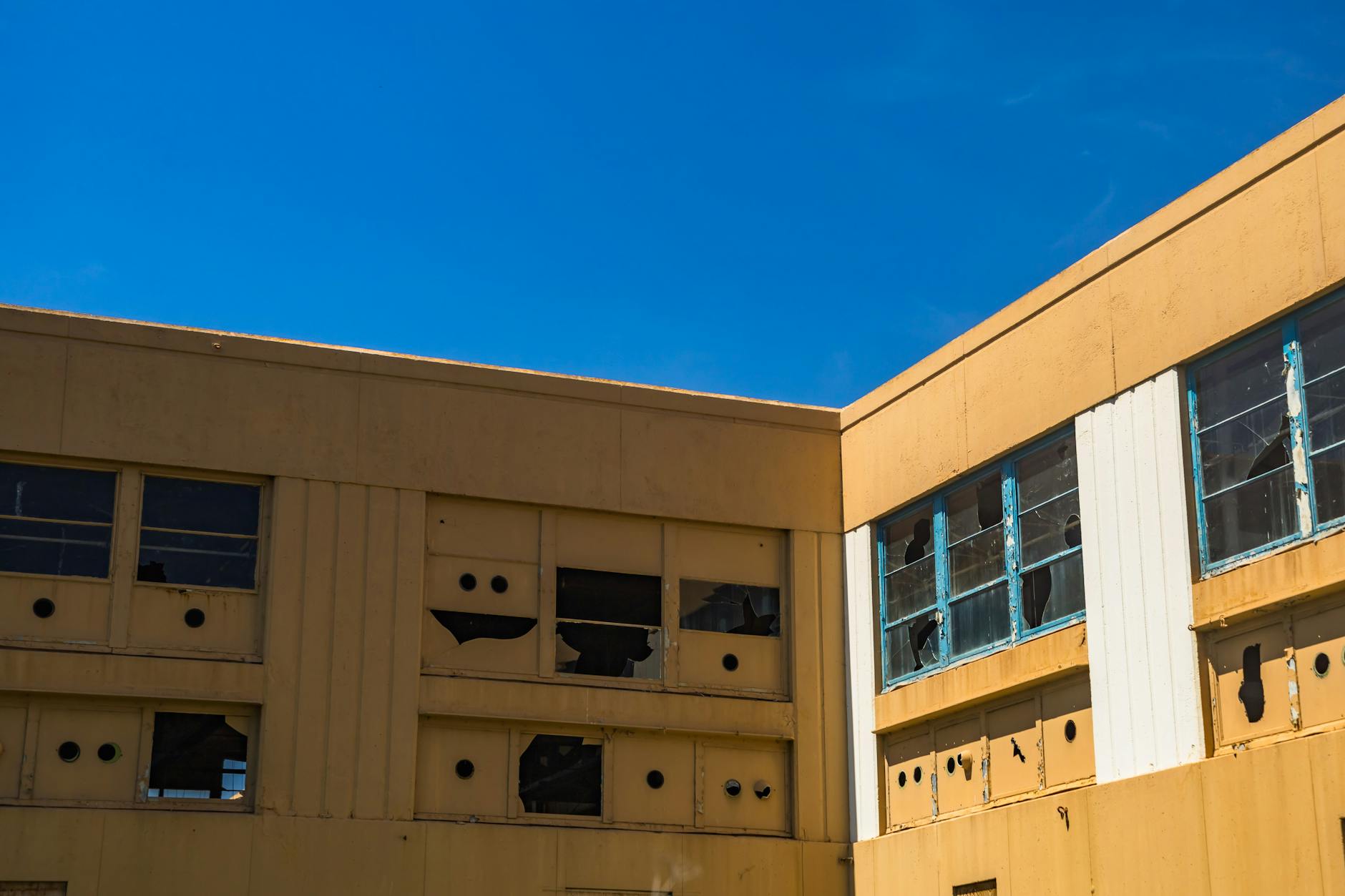 元英国首相、ビットコインを詐欺と酷評!EA運用への影響は?